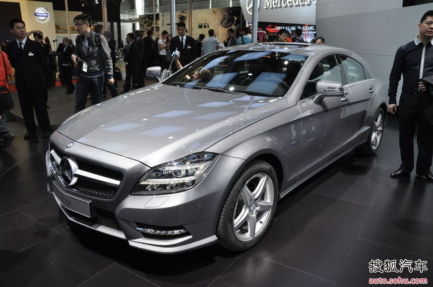 The Mercedes-Benz New CLS is unveiled at the 2011 Shanghai Auto Show. Started from April 20, 2011, more than 1,000 car models from about 20 countries are on display at the show and 75 of them are making their world premiere. [Sohu.com] 