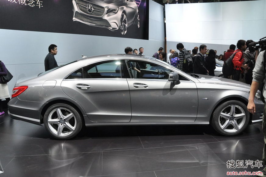 The Mercedes-Benz New CLS is unveiled at the 2011 Shanghai Auto Show. Started from April 20, 2011, more than 1,000 car models from about 20 countries are on display at the show and 75 of them are making their world premiere. [Sohu.com] 