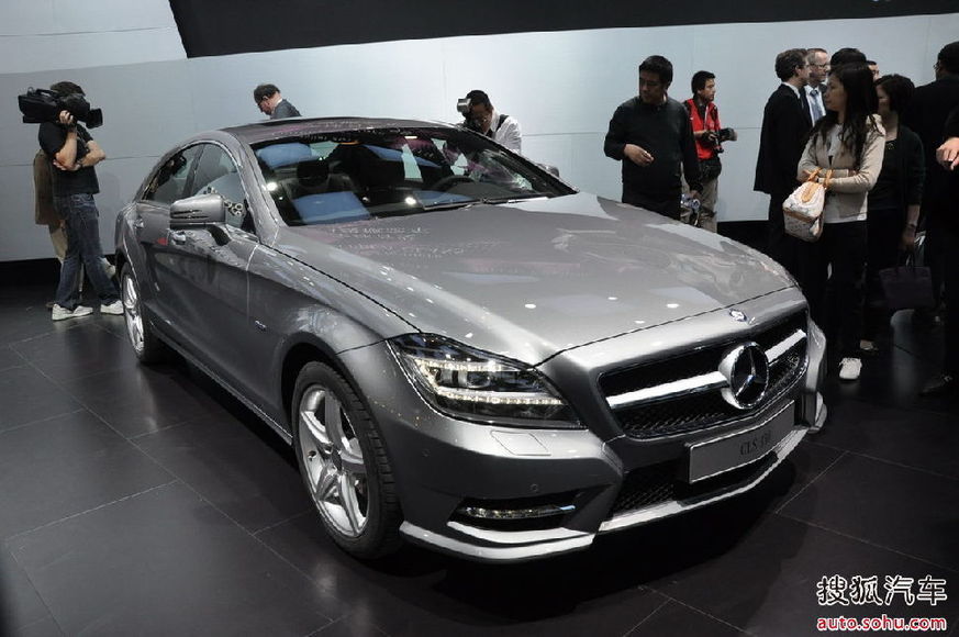 The Mercedes-Benz New CLS is unveiled at the 2011 Shanghai Auto Show. Started from April 20, 2011, more than 1,000 car models from about 20 countries are on display at the show and 75 of them are making their world premiere. [Sohu.com] 