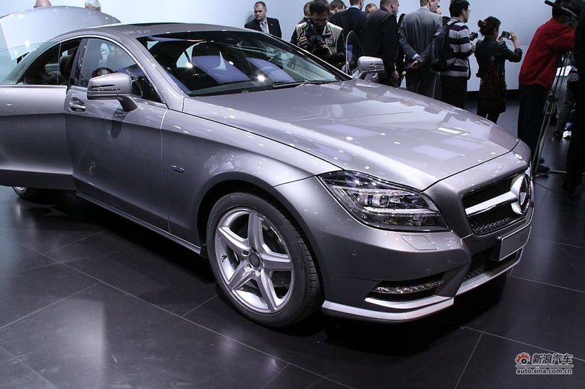 The Mercedes-Benz New CLS is unveiled at the 2011 Shanghai Auto Show. Started from April 20, 2011, more than 1,000 car models from about 20 countries are on display at the show and 75 of them are making their world premiere. [Sohu.com] 