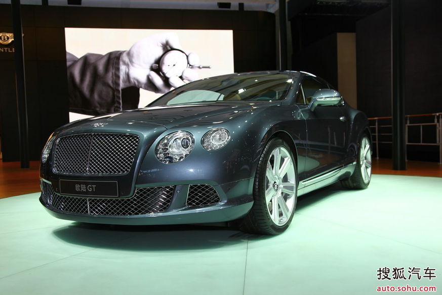 The Bentley Continental GT is unveiled at the 2011 Shanghai Auto Show. Started from April 20, 2011, more than 1,000 car models from about 20 countries are on display at the show and 75 of them are making their world premiere. [Sohu.com]