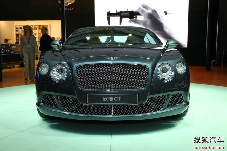 The Bentley Continental GT is unveiled at the 2011 Shanghai Auto Show. Started from April 20, 2011, more than 1,000 car models from about 20 countries are on display at the show and 75 of them are making their world premiere. [Sohu.com]