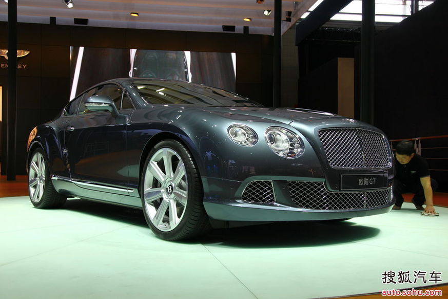 The Bentley Continental GT is unveiled at the 2011 Shanghai Auto Show. Started from April 20, 2011, more than 1,000 car models from about 20 countries are on display at the show and 75 of them are making their world premiere. [Sohu.com]