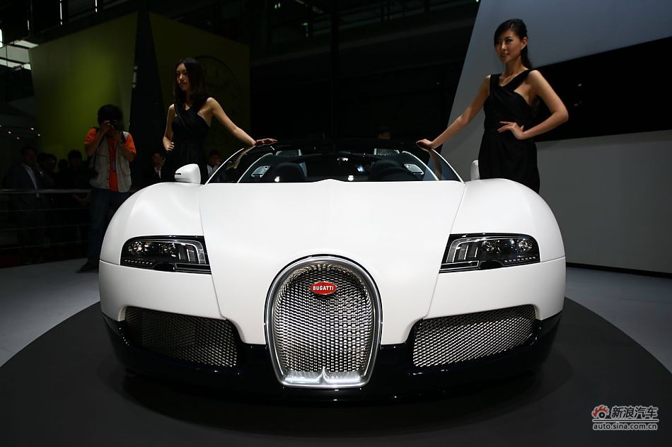 The Bugatti Veyron 16.4 is unveiled at the 2011 Shanghai Auto Show. Started from April 20, 2011, more than 1,000 car models from about 20 countries are on display at the show and 75 of them are making their world premiere. [Sina.com]