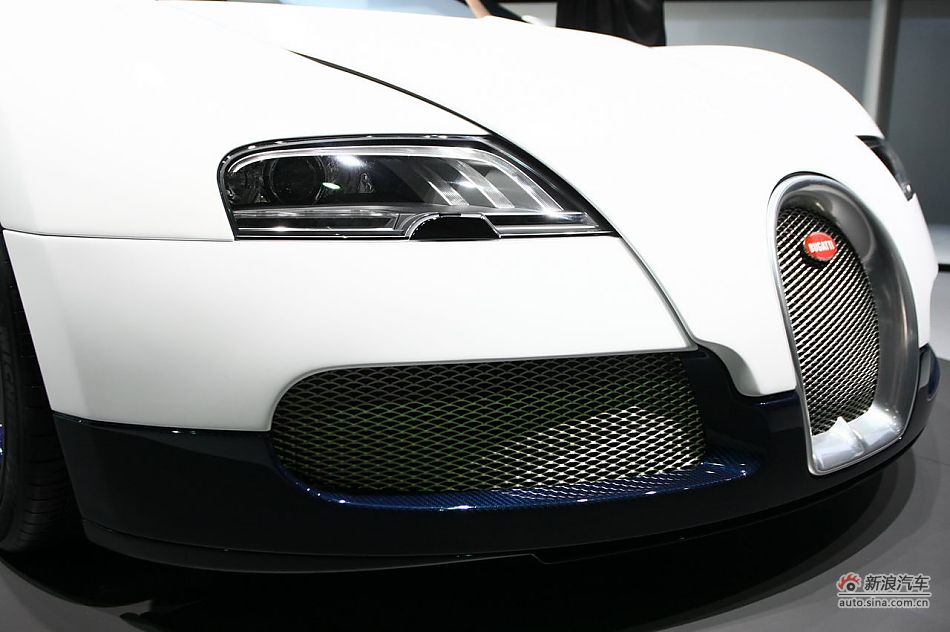 The Bugatti Veyron 16.4 is unveiled at the 2011 Shanghai Auto Show. Started from April 20, 2011, more than 1,000 car models from about 20 countries are on display at the show and 75 of them are making their world premiere. [Sina.com]