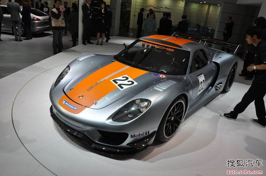 The Porsche 918 RSR is unveiled at the 2011 Shanghai Auto Show. Started from April 20, 2011, more than 1,000 car models from about 20 countries are on display at the show and 75 of them are making their world premiere. [Sina.com]