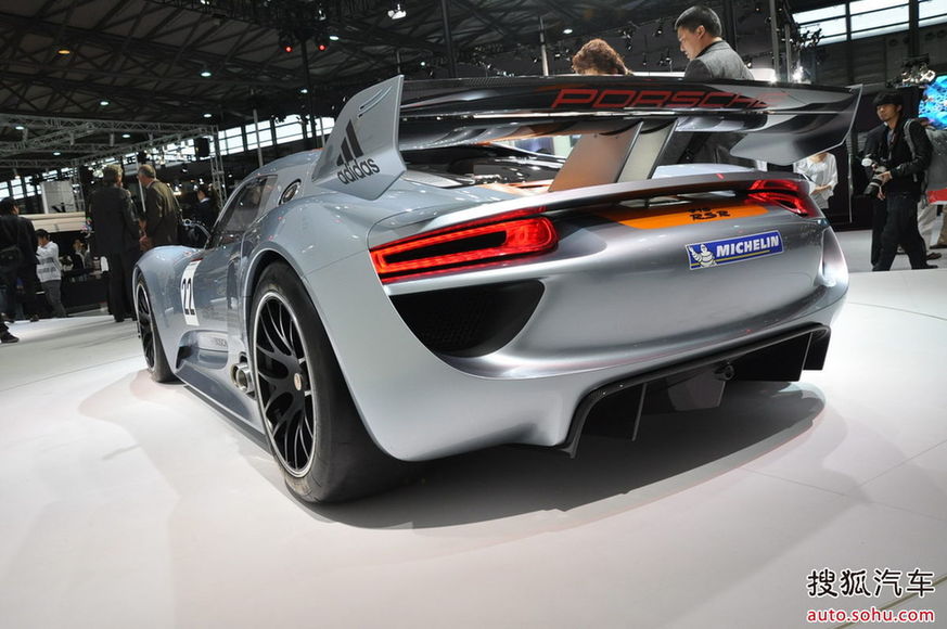 The Porsche 918 RSR is unveiled at the 2011 Shanghai Auto Show. Started from April 20, 2011, more than 1,000 car models from about 20 countries are on display at the show and 75 of them are making their world premiere. [Sina.com]