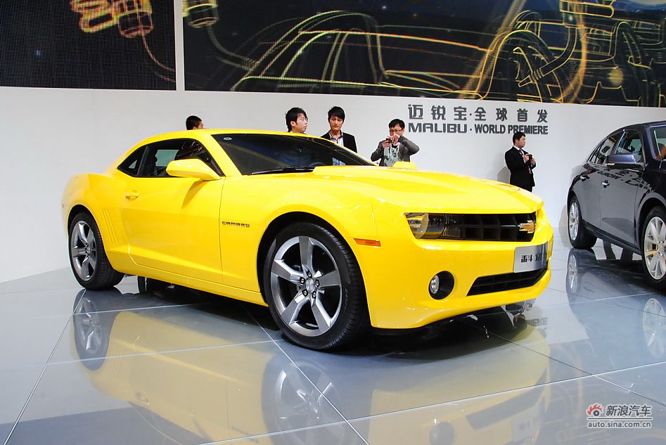 The Chevrolet Camaro is unveiled at the 2011 Shanghai Auto Show. Started from April 20, 2011, more than 1,000 car models from about 20 countries are on display at the show and 75 of them are making their world premiere. [Sina.com]