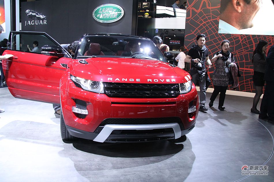 The Range Rover Evoque Coupe is unveiled at the 2011 Shanghai Auto Show. Started from April 20, 2011, more than 1,000 car models from about 20 countries are on display at the show and 75 of them are making their world premiere. [Sina.com]