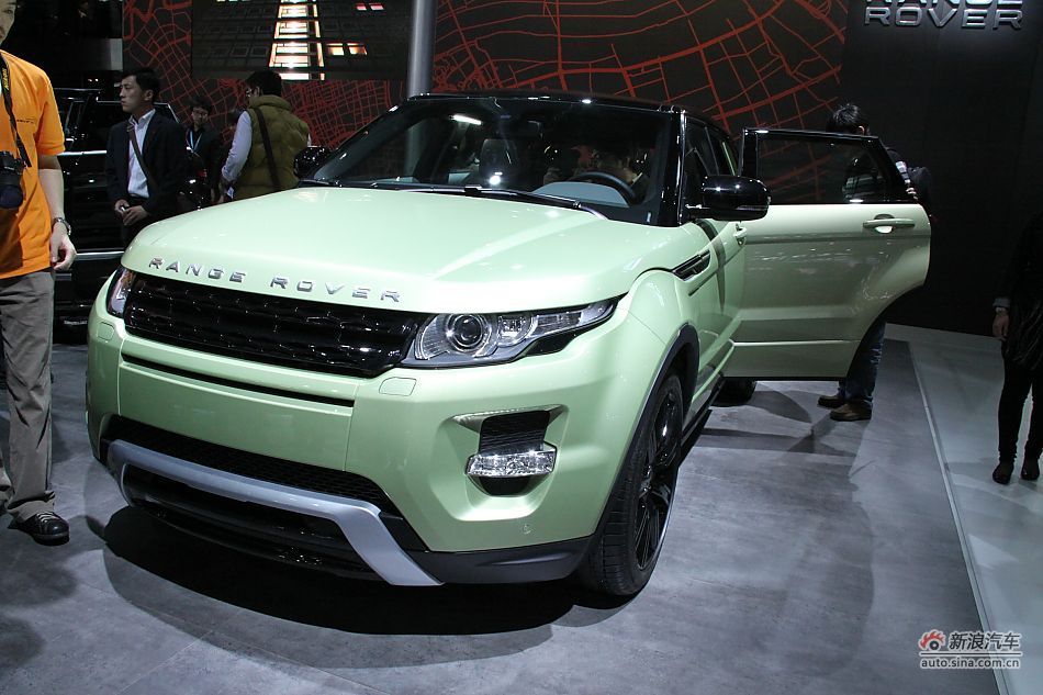 The Range Rover Evoque Coupe is unveiled at the 2011 Shanghai Auto Show. Started from April 20, 2011, more than 1,000 car models from about 20 countries are on display at the show and 75 of them are making their world premiere. [Sina.com]