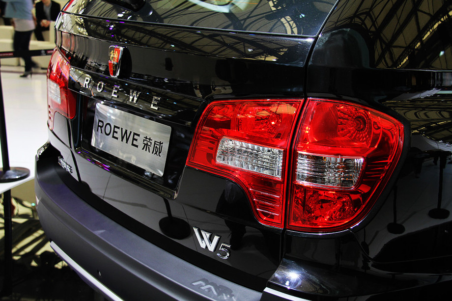 The Roewe W5 is unveiled at the 2011 Shanghai Auto Show. Started from April 20, 2011, more than 1,000 car models from about 20 countries are on display at the show and 75 of them are making their world premiere. [Sina.com]