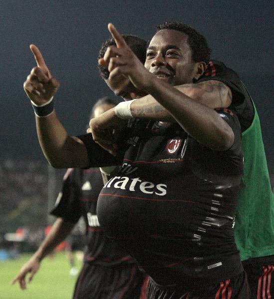 AC Milan's Robinho (C) celebrates after scoring against Brescia during their Italian Serie A soccer match at the Rigamonti stadium in Brescia April 23, 2011. AC Milan won 1-0. (Xinhua/Reuters Photo)