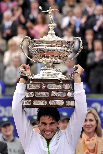 Spain's Rafael Nadal raises the Barcelona Open trophy after defeating compatriot David Ferrer in Barcelona. Nadal won 6-2, 6-4. (Xinhua/AFP Photo) 