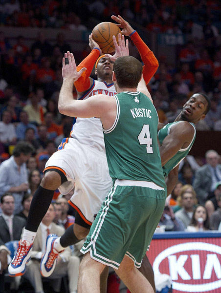 New York Knicks forward Carmelo Anthony (L) shoots over Boston Celtics center Nenad Krstic (4) and forward Jeff Green (R) in the first quarter of Game 4 of their NBA Eastern Conference playoff basketball series at Madison Square Garden in New York, April 24, 2011. (Xinhua/Reuters Photo) 