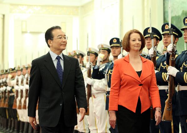 Chinese Premier Wen Jiabao (L) and Australian Prime Minister Julia Gillard inspect guards of honor during a welcome ceremony in Beijing, capital of China, April 26, 2011. [Ding Lin/Xinhua]