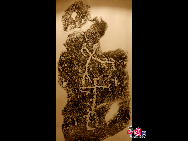Ningxia Museum presents a special exhibition on the cliff carvings in Helan Mountains, which boast to be a carved history of ancient Chinese nomads, who lived and hunted some 10,000 years ago near Helan Mountains, 56 kilometers from Yinchuan. Most of them were discovered at the entrance to the Mountains, recording the scenes of nomadic life, sacrifice to gods, animals and human images. [Elaine Duan/China.org.cn]