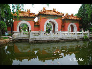 Located in the northeast suburbs of Kunming, Kunming World Horticultural Expo Garden is the site of the 1999 Kunming International Horticultural Exposition. It consists of five big exhibition halls (China Hall, International Hall, Man and Nature Hall, Green House Hall, and Science and Technology Hall), seven theme gardens,three outdoor showplaces and two big squares. [一见如故/forums.nphoto.net]
