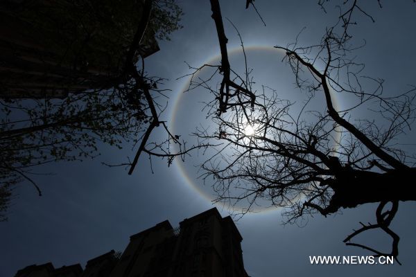 A solar halo view appears in Anshun City, southwest China's Guizhou Province, April 26, 2011. (Xinhua/Lu Wei) (llp) 