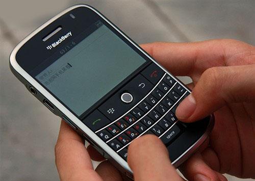 Teenagers and students are increasingly using BlackBerrys instead of iPhones and other smartphones because the device has a free BBM messenger.
