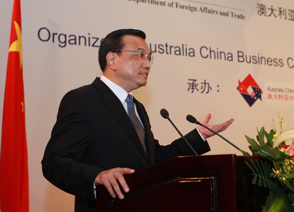 Chinese Vice Premier Li Keqiang and Australian Prime Minister Julia Gillard attend the China-Australia Economic and Trade Cooperation Forum in Beijing on April 26, 2011. Chinese Vice Premier Li Keqiang delivers a speech during the forum. [Xinhua photo]