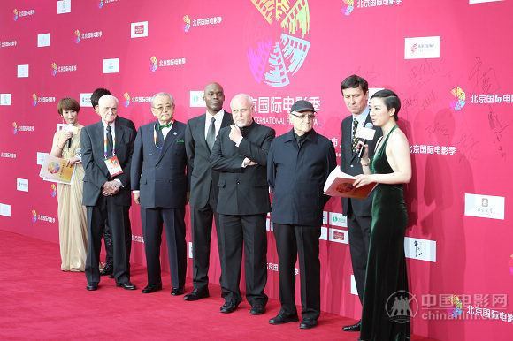 The First Beijing International Film Festival is held from April 23 to 28, 2011.