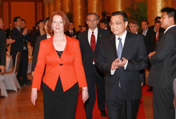 Chinese Vice Premier Li Keqiang (R, Front) and Australian Prime Minister Julia Gillard (L, Front) walk into the venue of Australia-China Economic and Trade Cooperation Forum in Beijing, capital of China, April 26, 2011. (Xinhua/Liu Weibing) (ljh) 