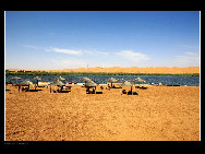 Moon Lake is situated in the hinterland of Tenggeli Desert, Alxa League of north China's Inner Mongolia Autonomous Region. Moon Lake is abeautiful and magic natural freshwater lake. With an area of three sq.kilometers, the lake resembles the shape of a map of China.[西部老马/bbs.fengniao.com]