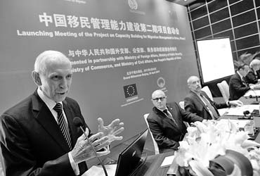 William Lacy Swing, director-general of the International Organization for Migration, delivers a speech at the launch ceremony of the second phase of the Project on Capacity Building for Migration Management in China on Tuesday in Beijing. [Zhang Wei / China Daily]
