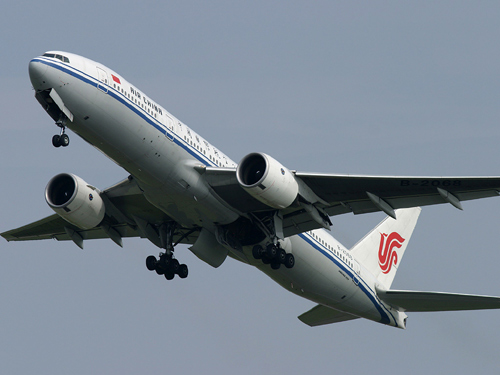 Air China, the nation's flagship international carrier, plans to operate a trans-Pacific demonstration flight partially powered by biofuel in the second half of this year. [File photo]