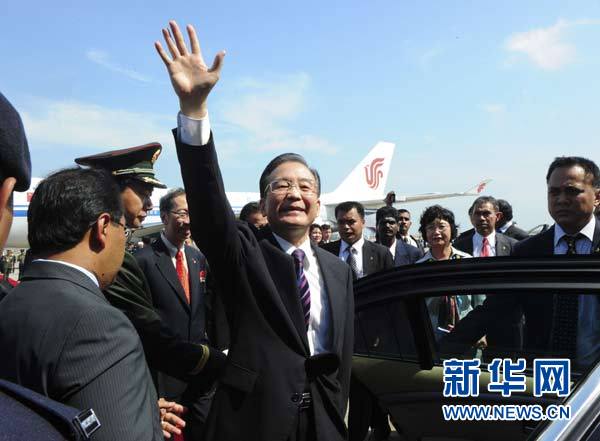 Chinese Premier Wen Jiabo arrives in the Indonesian capital on April 28, 2011 for the first official visit of a Chinese premier in a decade.