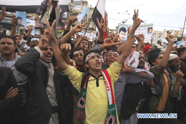 Anti-government protesters who rejected opposition's acceptance to Gulf deal take part in a rally in Sanaa, cpaital of Yemen, April 26, 2011. 