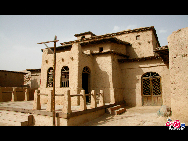 Located 30 kilometers northwest of Yinchuan, China West Film Studio boasts to be the best place for shooting the outdoor scenes of Western China and Ancient China theme movies. Many smash Chinese movies march toward the world from here, including 'Red Sorghum' and 'Big Words of Western Tour'. [Elaine Duan/China.org.cn] 