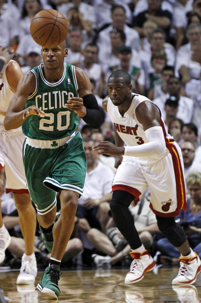 Boston Celtics' Ray Allen passes the ball up court as Miami Heat's Dwyane Wade looks on during the third quarter of Game 1 of their NBA Eastern Conference basketball playoff series in Miami May 1, 2011. (Xinhua/Reuters Photo) 