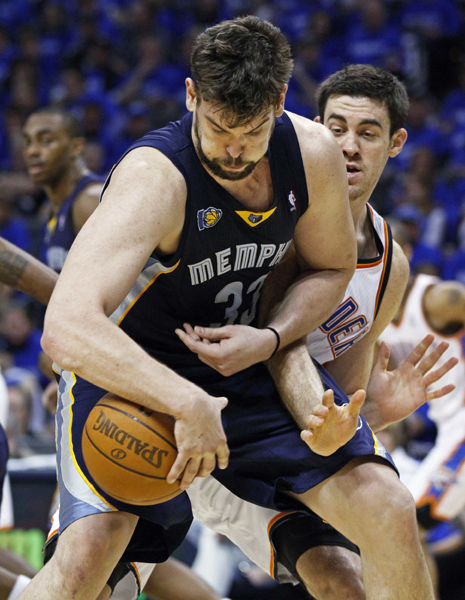 Memphis Grizzlies' guard Marc Gasol (33) of Spain gets a rebound in front of Oklahoma City Thunder forward Nick Collison (4) during the second half of Game 1 of the second round of the Western Conference NBA basketball playoffs in Oklahoma City, Oklahoma, May 1, 2011.(Xinhua/Reuters Photo) 