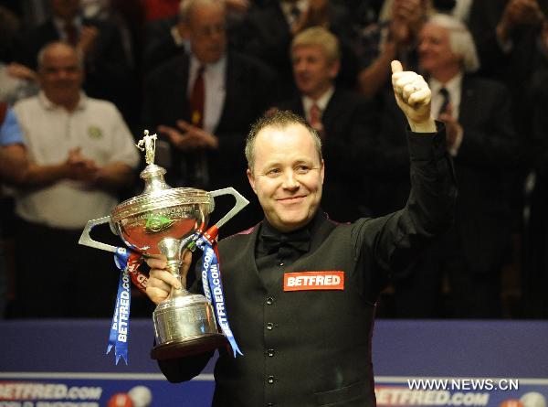 John Higgins of Scotland poses with the trophy after winning his final match against Judd Trump of England in 2011's World Snooker Championship in Sheffield, Britain, May 2, 2011. Higgins won 18-15 to claim the title for the fourth time. (Xinhua/Zeng Yi) 