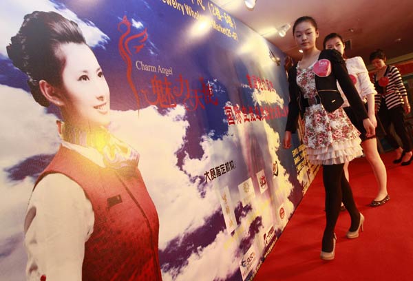 Contestants in a talent show in Shanghai on May 2, 2011. [Photo/Xinhua] 