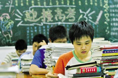 High school students are preparing for the college entrance exam.[File photo]
