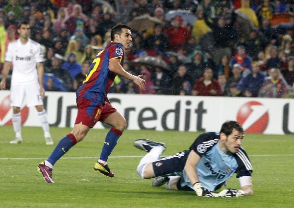 Barcelona's Pedro Rodriguez (L) reacts in front of Real Madrid's goalkeeper Iker Casillas as he scores during their Champions League semi-final second leg soccer match at Nou Camp stadium in Barcelona, May 3, 2011.(Xinhua/Reuters Photo)