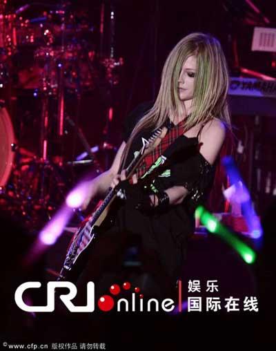 North American pop punk star Avril Lavigne brought the house down during a passionate performance in Shanghai on Monday night as part of her Black Star tour.