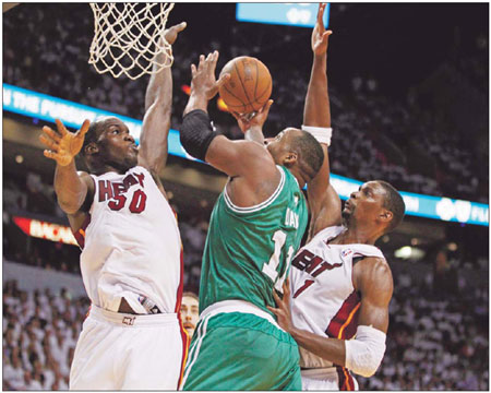 James, Wade combine for 63 as Heat top Celtics 102-91