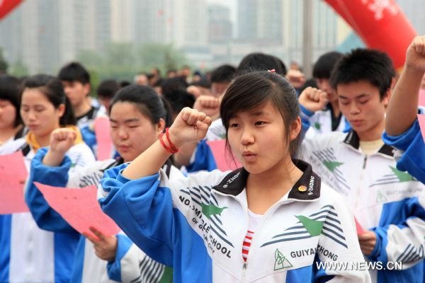 Students take an oath during a ceremony, in which those young men are considered as adults, in Guiyang, capital of southwest China's Guizhou Province, May 4, 2011, the Chinese Youth Day. (Xinhua/Yi Qiong) (hdt) 