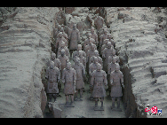 In the Terracotta Army Museum, there are three pits on show till now with over 8,000 soldiers, 130 chariots, 520 horses and 150 cavalry horses, but the majority of them are still buried under the ground.[Photo by Lin Liyao]