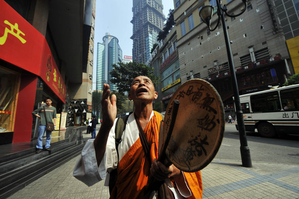 Iwata Ryuzo, a 75- year-old Japanese Buddhist monk, repents in Chongqing on May 3, 2011 for the atrocities committed by Japanese soldiers who invaded China in World War II and prays for the 12,000 victims who died in the bombing of the city, which was then the provisional capital of China. 