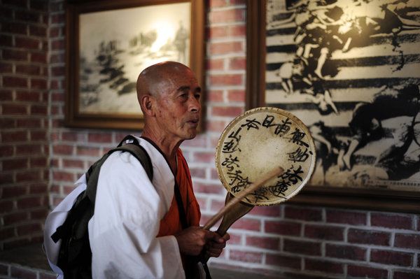 Iwata Ryuzo, a 75- year-old Japanese Buddhist monk, repents in Chongqing on May 3, 2011 for the atrocities committed by Japanese soldiers who invaded China in World War II and prays for the 12,000 victims who died in the bombing of the city, which was then the provisional capital of China. 