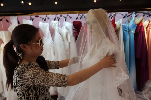 Copycat royal wedding gown a hit