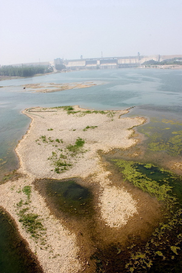 The naked riverbed is seen in Danjiangkou Reservoir in central China's Hubei Province, May 5, 2011.