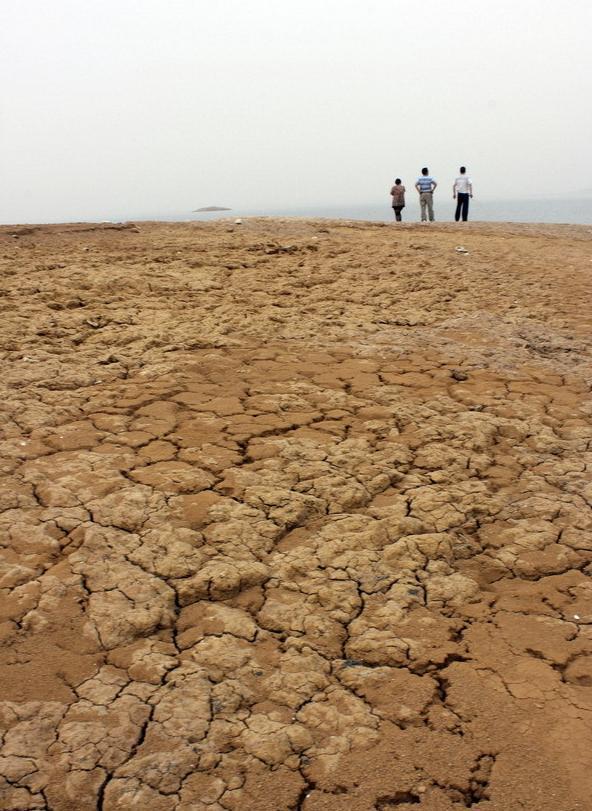 The naked riverbed is seen in Danjiangkou Reservoir in Shiyan, central China's Hubei Province, May 1, 2011. 
