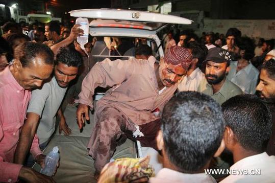 People transfer an injured man to a hospital in southern Pakistani port city of Karachi, May 6, 2011. At least five people were killed and 18 others injured in a blast that took place Friday night in Karachi, the largest industrial city in Pakistan, reported local Urdu TV channel News 5. [Arshad/Xinhua]