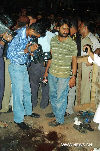 People gather at the blast site in southern Pakistani port city of Karachi, May 6, 2011. At least five people were killed and 18 others injured in a blast that took place Friday night in Karachi, the largest industrial city in Pakistan, reported local Urdu TV channel News 5. [Arshad/Xinhua]