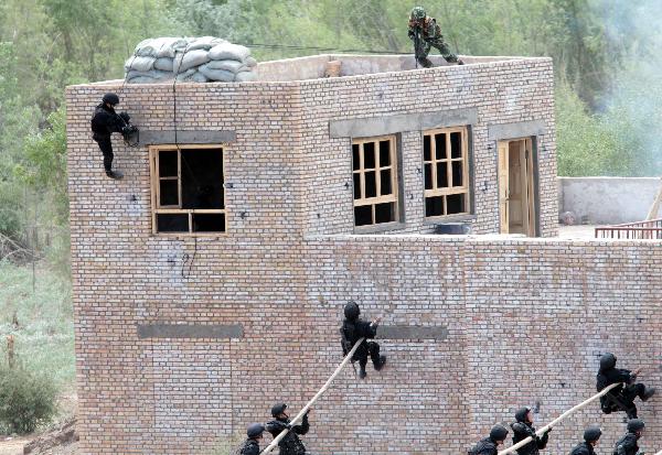 Members of armed police force take part in a joint anti-terror drill in Kaxgar, northwest China's Xinjiang Uygur Autonomous Region, May 6, 2011. China, Kyrgyzstan and Tajikistan, all member states of the Shanghai Cooperation Organization (SCO), Friday conducted a joint anti-terror drill in Xinjiang, according to a statement issued by China's Ministry of Public Security. 